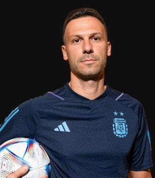 notluisdelpi's tweet photo. Menos mal que River no juega por un mes, ahora me voy a alegrar con la Scaloneta

La scaloneta: https://t.co/2mS0Y1ddI8