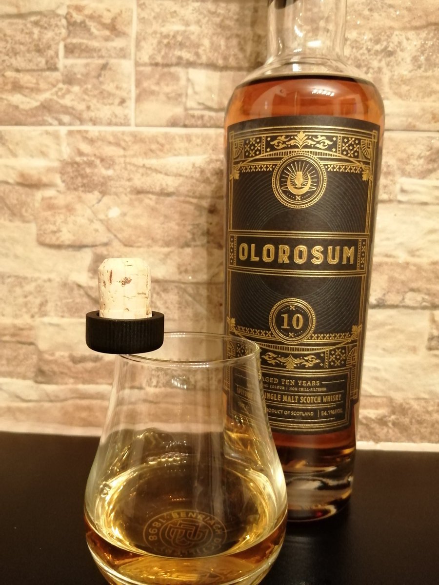 BertSmedley's tweet photo. Cracking a #FreshOne for #FridayNightFlange bargainous
#FortyQuidWhisky👀
Anyways...
Who's for a dram?
#Flange🥃🐢💥
#DrinkUpHelpOut🐻 https://t.co/ijx1SRTpaa