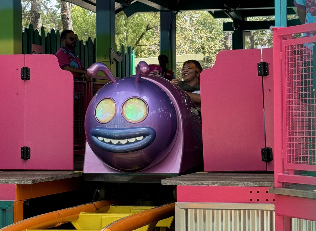 ParkTwister's tweet image. It’s his world, we’re all just living in it. @UniversalORL