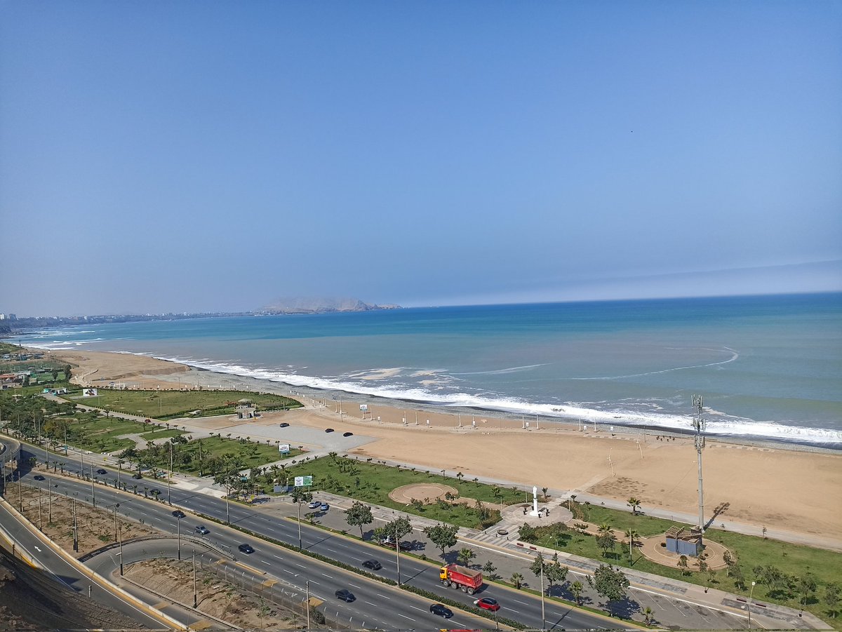 dotconde's tweet photo. @anylinna Hace un año empecé conversación con una chica en un grupo de WhatsApp y aquí estamos ... viviendo juntos y riéndonos frente a la playa. https://t.co/ZG3GQl24p0