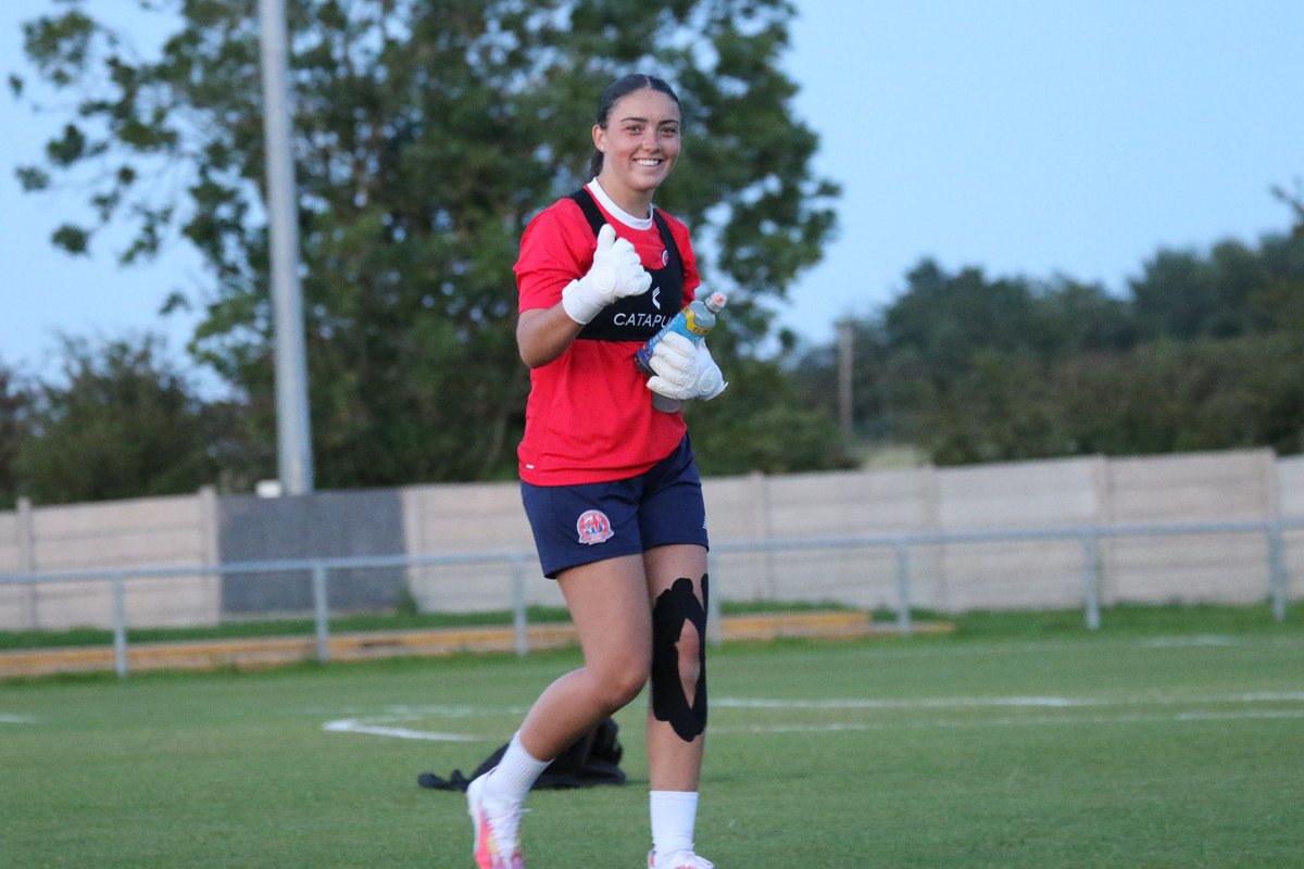 Megan Hunter tweet media