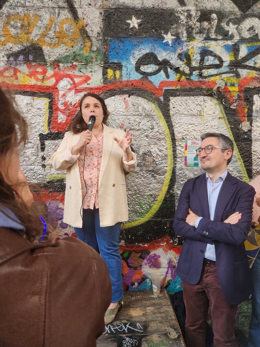 Generations17e's tweet photo. Du monde ce soir pour le lancement de la campagne #nouveaufrontpopulaire #circo7503 autour de @LeaBalage et @pyarnaud !

En avant jusqu'à la victoire ✊️✌️ https://t.co/w8ANwFoNBS