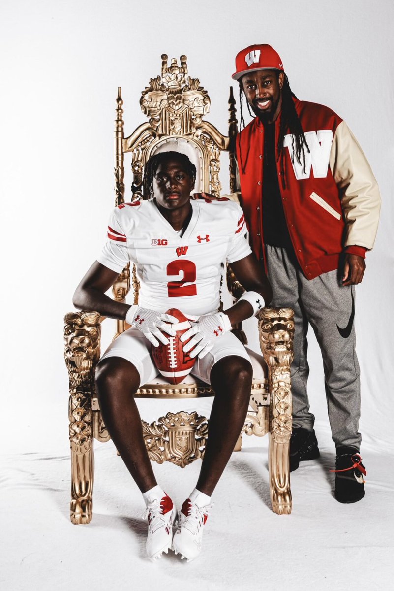 MySportsUpdate's tweet photo. Four-star WR Eugene Hilton Jr., son of former #Colts WR T.Y. Hilton, has committed to Wisconsin.

(📸 @TYHilton13) https://t.co/lw8P9m3keC