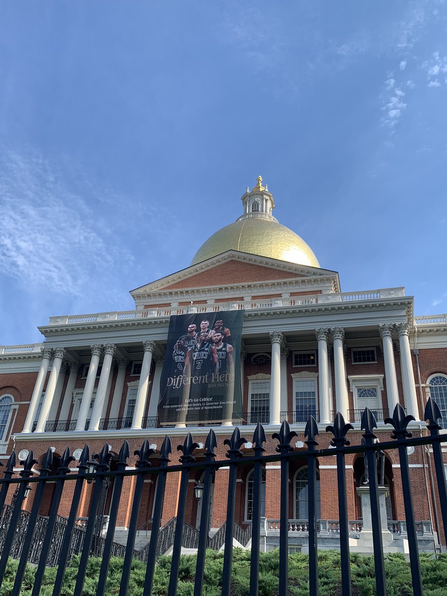 TheFreedomTrail's tweet photo. Ready for Game 4 on #FanPicFriday ☘️
.
.
.
#Celtics #NBAFinals #Boston #TheFreedomTrail #BostonHistory #Basketball #DifferentHere #AllInCeltics https://t.co/wipn8I3dlP