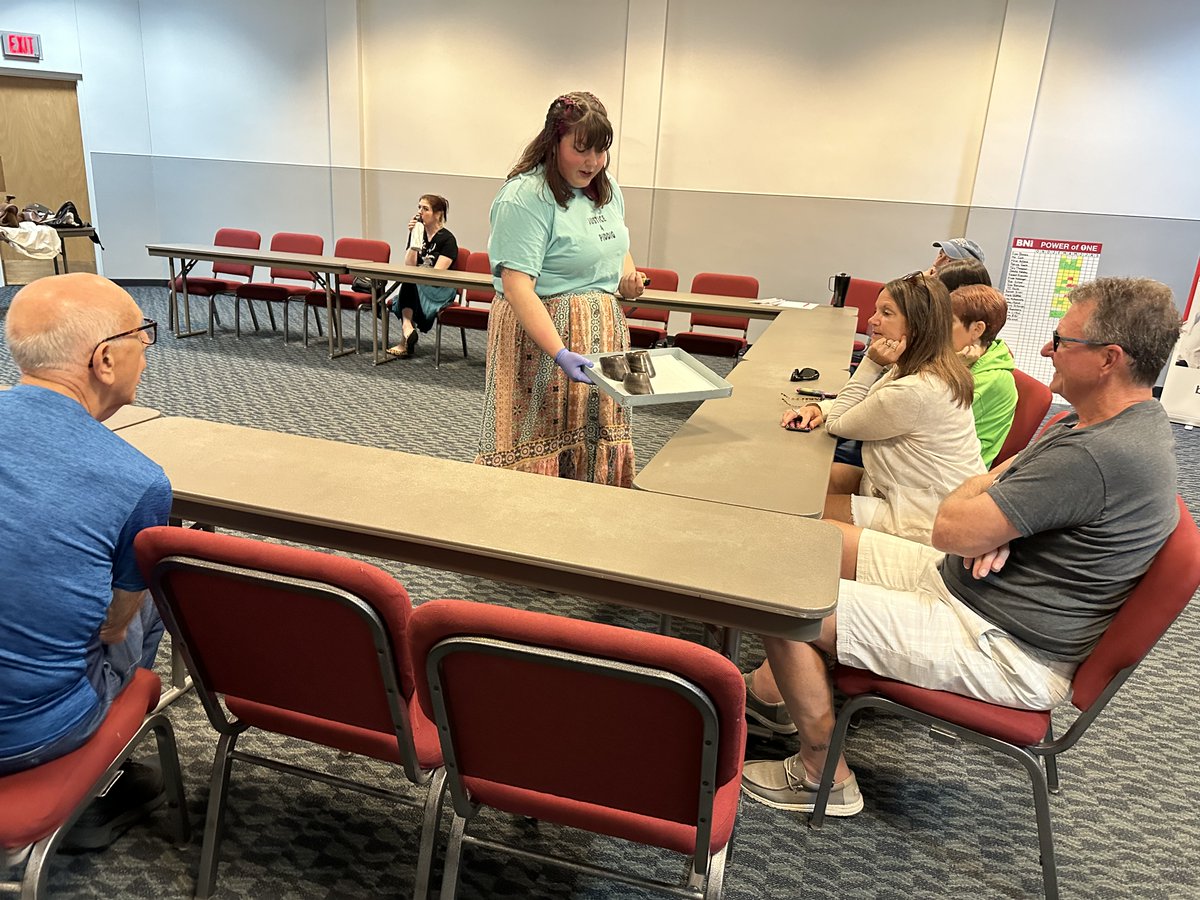 rbhayespres's tweet photo. We had another fun and very informational #MemberPerk for our members on Wednesday night. We shared stories of the Hayes Family horses, two of whom have gravestones here.
Not a member? Join here: https://t.co/NVF2gPfVVM.
#rbhayespres #horses #ohiotheheartofitall https://t.co/VeZJaoUuPf