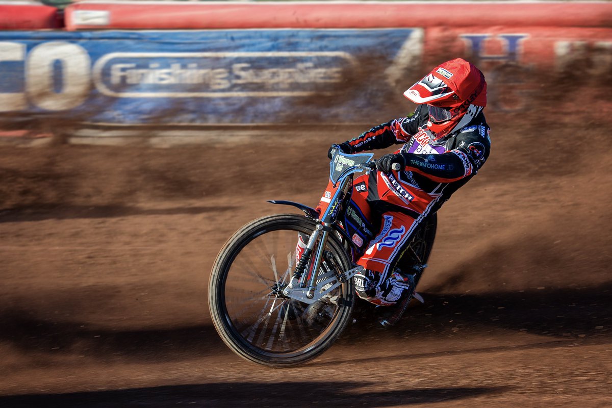 𝗔𝗖𝗧𝗜𝗢𝗡 🏁

<a href="/RedcarBears/">Redcar Speedway</a> run out 49-41 victors over Edinburgh thanks to a last-heat decider maximum from skipper Charles Wright and returning heat leader Danny King.

📈 Top scorers...
🐻 Wright 12+1 | 👑 Castagna 12

📸 Colin Poole
#⃣ #britishspeedway🇬🇧