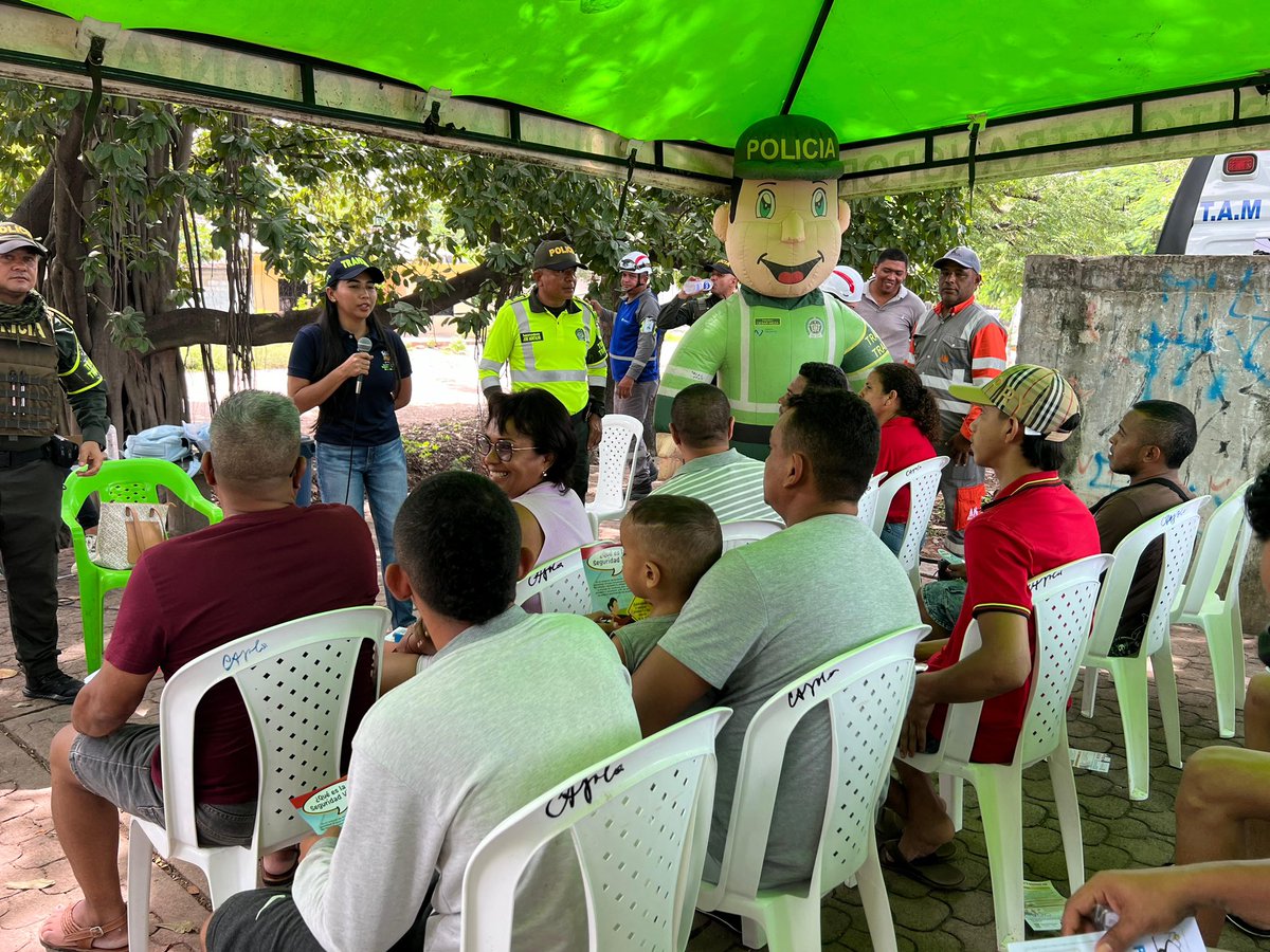 alcaldiabosco's tweet photo. La Secretaría de Tránsito Municipal, junto con la @PoliciaDeCesar , lanza la campaña "Seguridad vial, compromiso de todos". 🛣️🚘

Buscamos concienciar a los conductores sobre la prevención y la responsabilidad en la vía. Cada pequeña acción cuenta y puede reducir accidentes. https://t.co/58OyJyEWW1