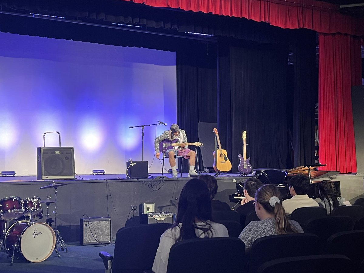 MrsErinLeahy's tweet image. OTHS Music 1 classes took their final exam today. They performed using an instrument of their choice to demonstrate what they learned throughout the course. Great Job, Spartans! #spartanlegacy @MrsDKaszuba @mrsghagerman @Mr_KJackson