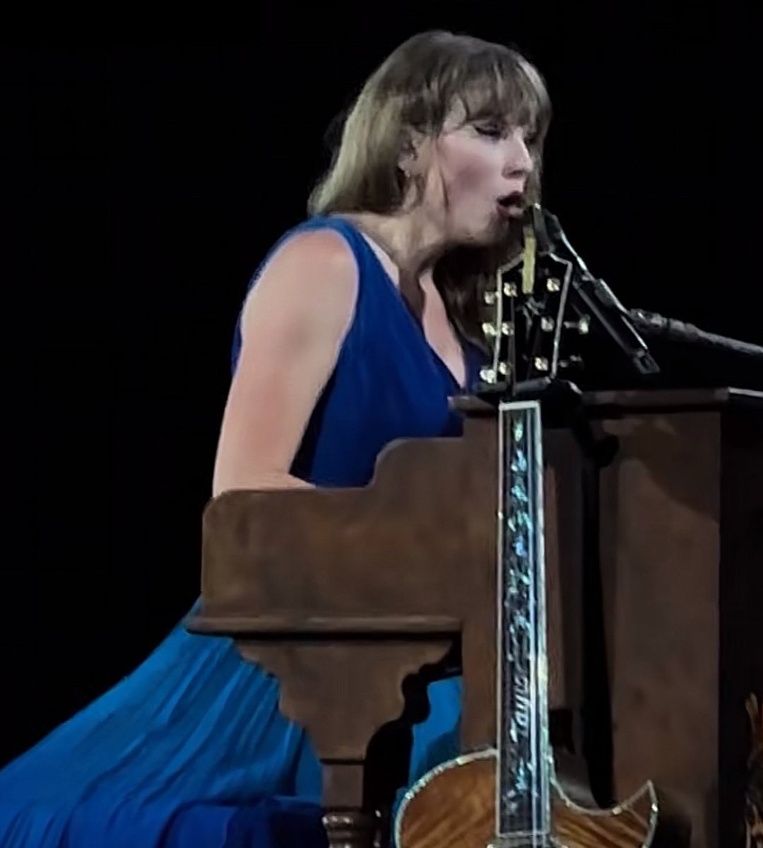 tswifterastour's tweet photo. 🚨| Taylor Swift performs "The Great War" from "Midnights” as the second surprise song for Day 2 of ‘The Eras Tour’ in Liverpool, England!
#TSTheErasTour #LiverpoolTSTheErasTour

"A nice romantic rain show" https://t.co/DZB7wg7M7B