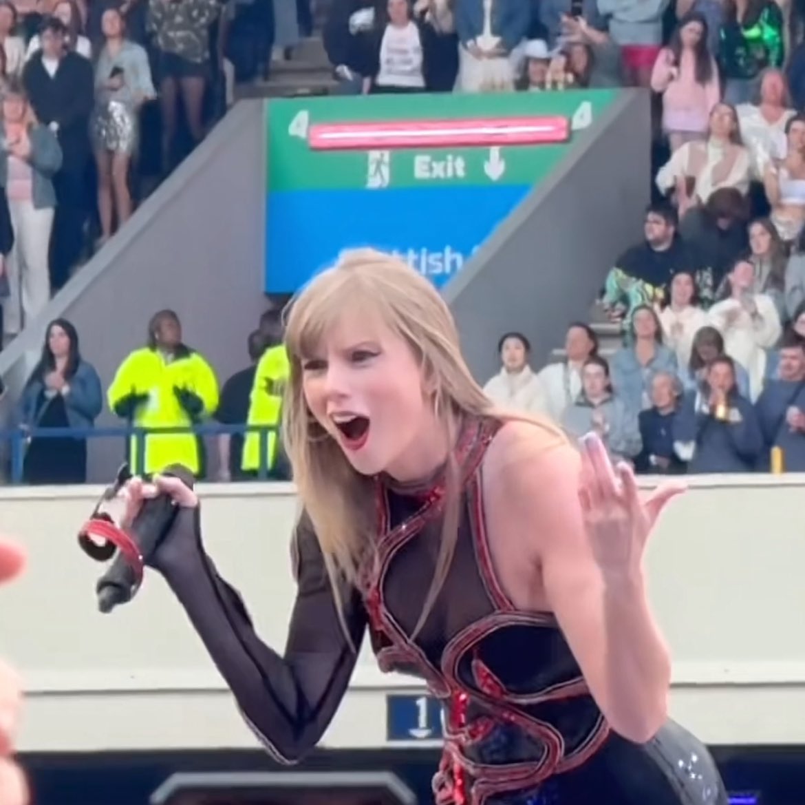 THIS IS WHAT YOU CAME FOR??? GOLD RUSH?!!? THE GREAT WAR!?? YOU'RE LOSING ME?????!!!! That was absolutely unhinged #LiverpoolTStheErasTour