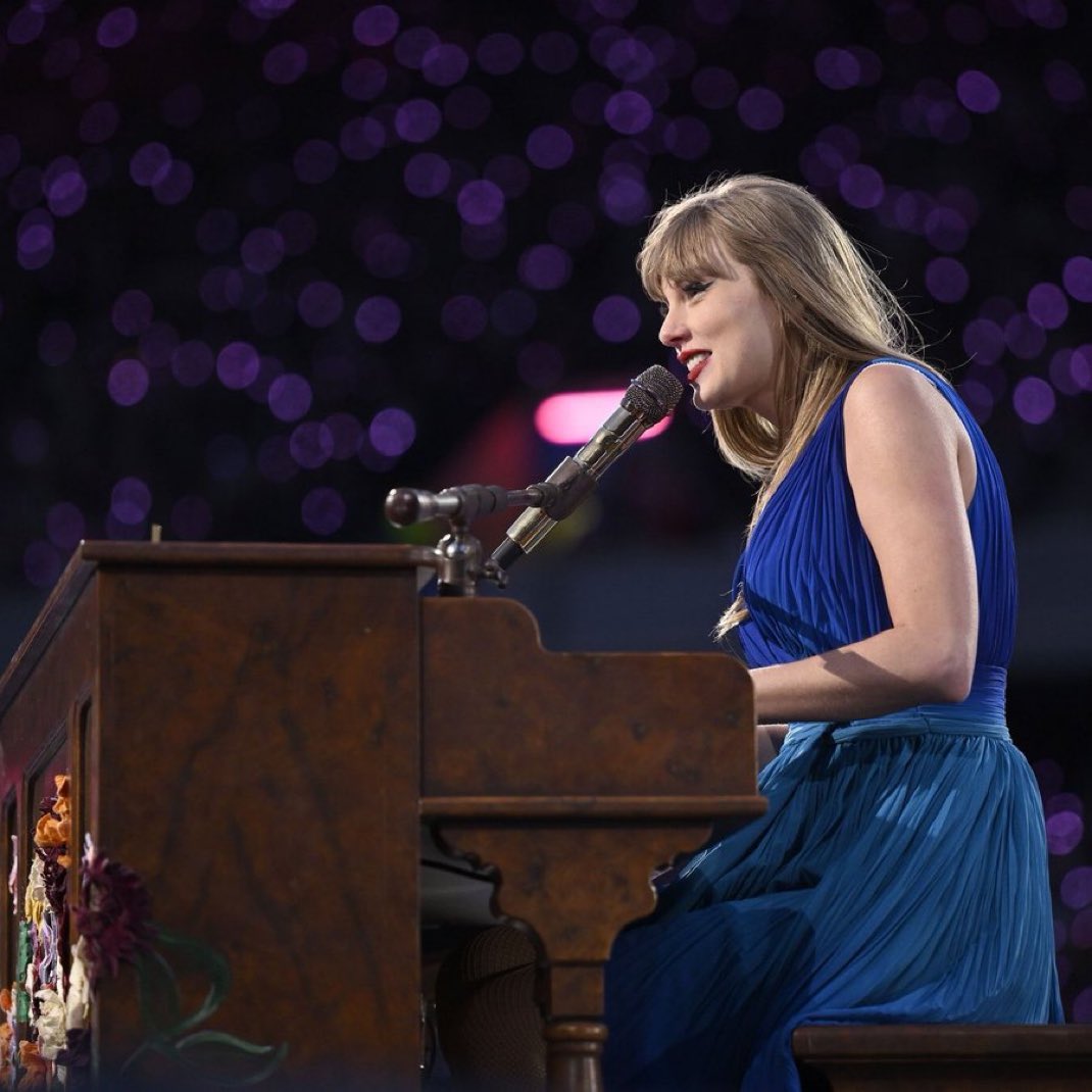 SwiftNYC's tweet photo. Taylor Swift sang “The Great War” x “You’re Losing Me” as the second surprise song for Night 2 of Liverpool and somewhere I am crying uncontrollably! #LiverpoolTStheErasTour https://t.co/yUKYujosjX
