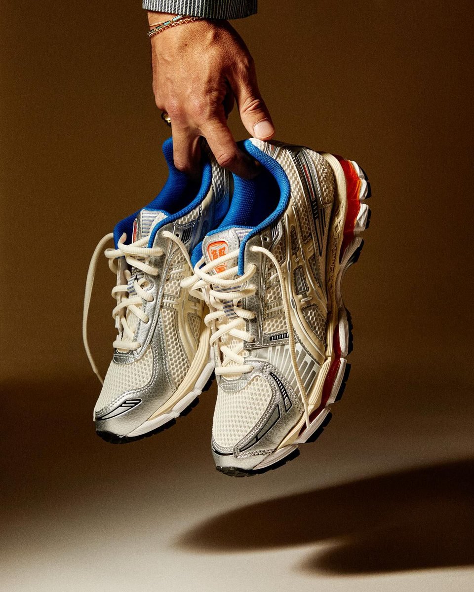 SneakerNews's tweet photo. Ronnie Fieg x ASICS GEL Kayano 12.1 Revealed

GEL-Kayano 12 upper with the GEL-Nimbus sole 👏 

Fieg previously used the sole for his GEL-Lyte 3.1 hybrids in 2016 https://t.co/doKahE6HGA