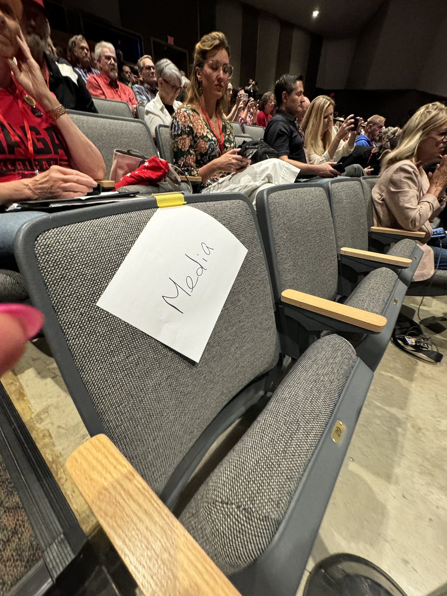 Christa Hazel tweet media