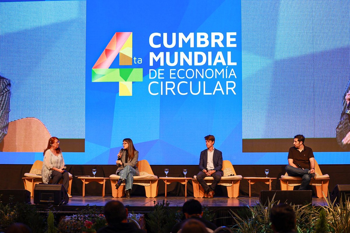 📲 #AHORA | Último panel de la 4° #CumbreMundial de #EconomíaCircular: “Cambio Climático y Activismo”. Disertan Alice Piva, activista climática de 🇧🇷; Luciano Paez, Ex Secretario del clima de Río de Janeiro 🇧🇷 y Jairo Trad CEO Kilimo. 🇦🇷