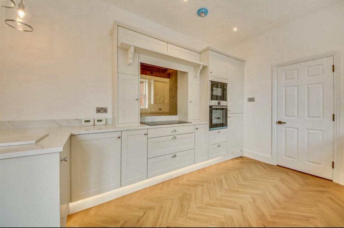 Finelineinstall's tweet image. Finished pictures of a white grey shaker kitchen completed in Southport 👍

If you would like a kitchen installing you can enquire through our website: finelineinstalls.com 

#kitcheninstall
#kitchen 
#southport 
#merseyside