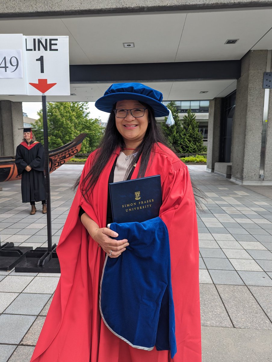 We ran into one of our 2024 Outstanding Alumni Awards recipients! Congratulations <a href="/DrPohTan/">Dr. Poh Tan</a> on your PhD from <a href="/sfueducation/">SFU Faculty of Education</a>! 🎉