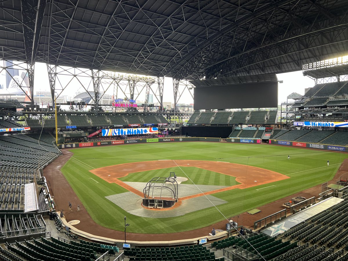 Last time in Seattle the Rangers were criticized for “partying” after clinching a playoff spot while the Astros “focused on the division”…

While the Astros did that, the Rangers focused on more partying in Tampa, Arlington, Houston, &amp; Arizona en route to a World Series