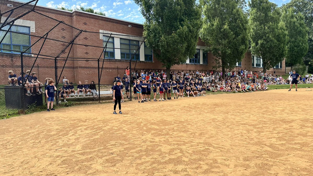 LAST DAY FUN! Staff vs 5th grade kickball game! Staff won 7-6 continuing the winning tradition! But the 5th graders had the most fun! ❤️💥