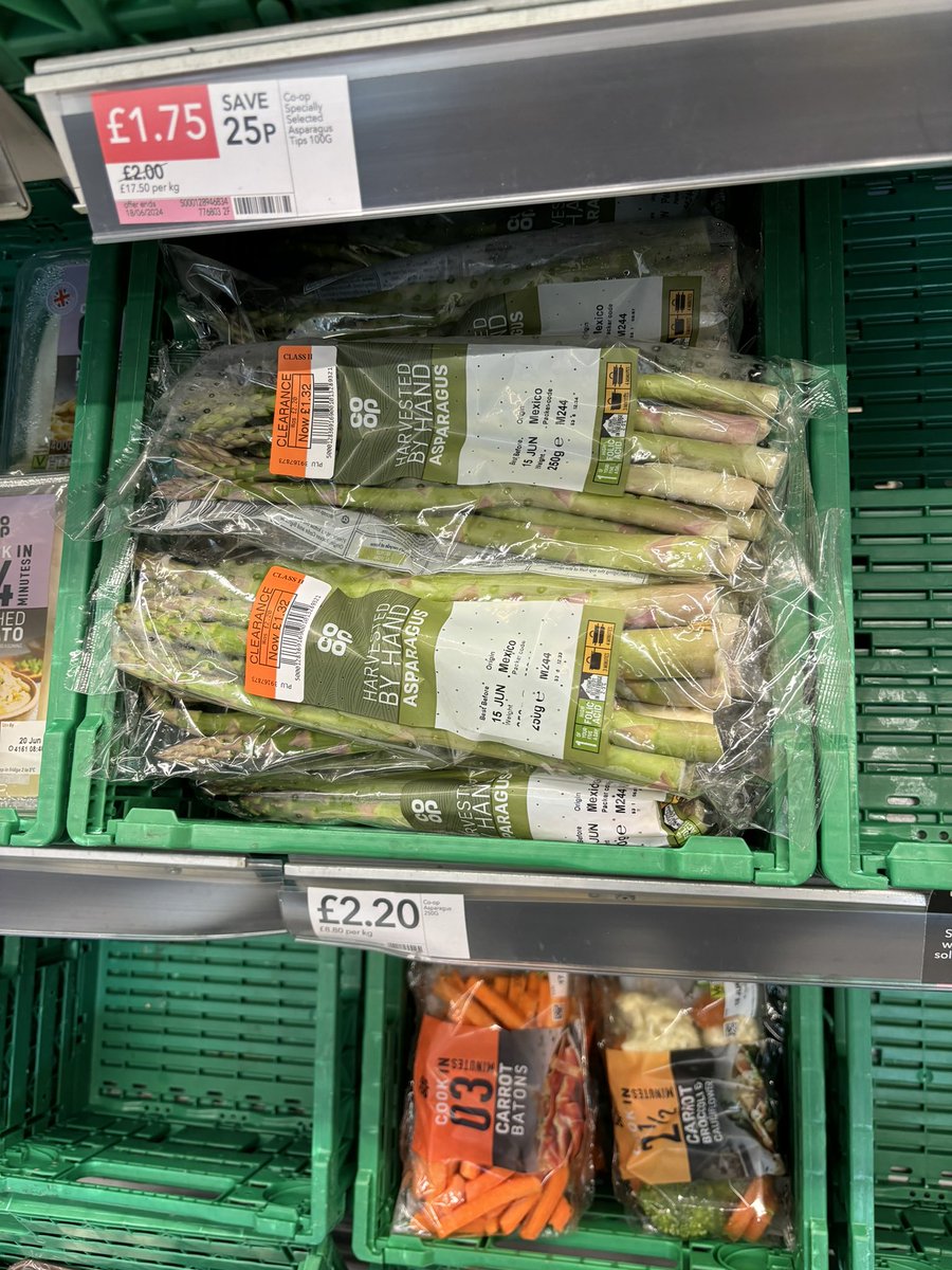 AnnaLongthorp's tweet photo. Seems itβs not just #tesco at it
Disappointing @coopuk in prime asparagus season to see Mexican produce on shelves. Still at least customers have the courteousness to π¬π§ Farmers to leave it there π
No doubt gone to the local #greengrocers to #buybritish π
@NoFarmsNoFoods https://t.co/OSNOFqfON9