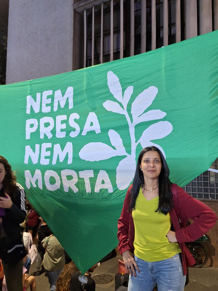 rspaulinhaa's tweet image. Nem presa, nem morta! #NaoaPLdosESTUPRADORES #CriancaNãoÉMãe #PL1904Não