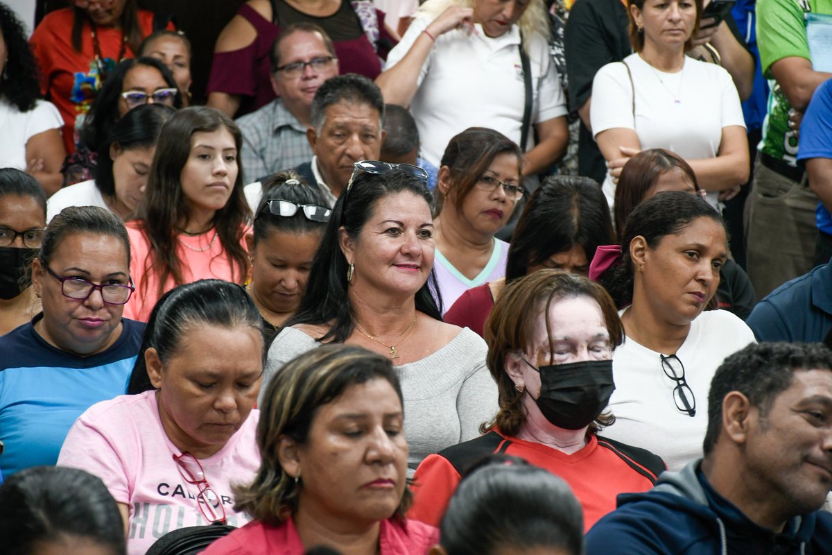 _LaAvanzadora's tweet photo. Fructífera jornada de chequeo del 1x10 electoral junto a la fuerza trabajadora del estado #Aragua, rumbo a la victoria chavista del #28Jul. 

@NicolasMaduro
@Soykarinacarpio https://t.co/Z4QDnaMZDk