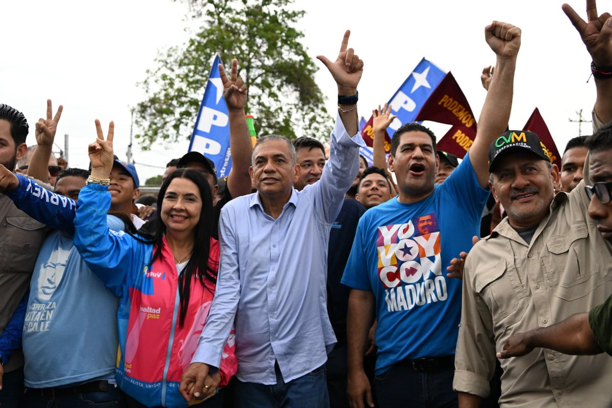 amarcanopsuv's tweet photo. Iniciamos un Casa a Casa en San Félix como lo ha instruido nuestro @PartidoPSUV llevando el mensaje de esperanza que le envía el Presidente @NicolasMaduro a nuestro pueblo . Se siente el compromiso de la gente con la Revolución Bolivariana que triunfará otra vez el 28 de julio https://t.co/29CM9VJEGl