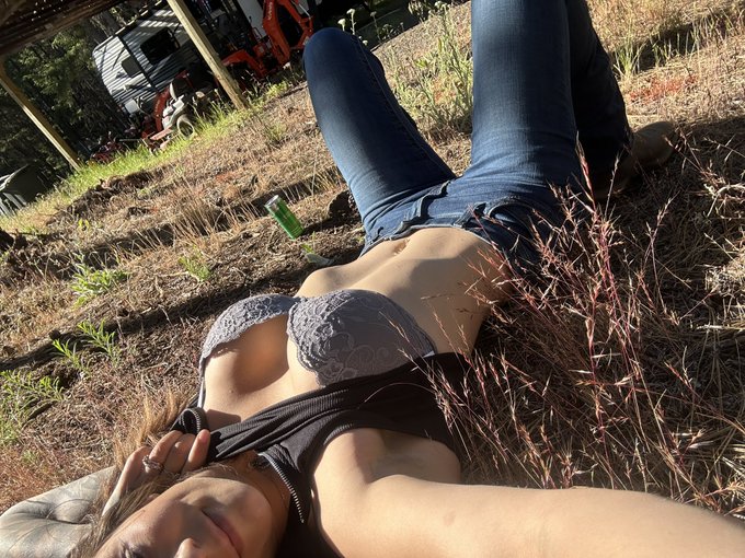 Hot days are meant for laying in the dirt and tanning https://t.co/ENDXIE0xG6
