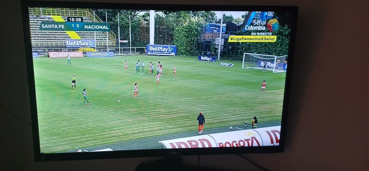 Que bien que se transmita ahora la #LigaFemeninaXSeñal. Esperemos que mas adelante podamos ver mas transmisiones y que el FPC sea transmitido por canales públicos.