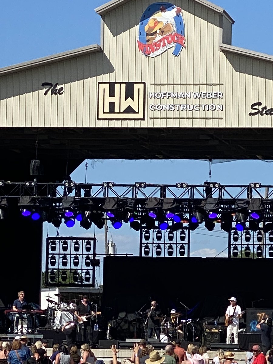 aruegemer's tweet image. My second festival this month. Second festival buddy. Second time seeing @Chris_Hawkey at said festivals. So far, 10/10. Would recommend 😊

#summerofmusic #hawkfest #winstock #chrishawkeyband #rocketclub