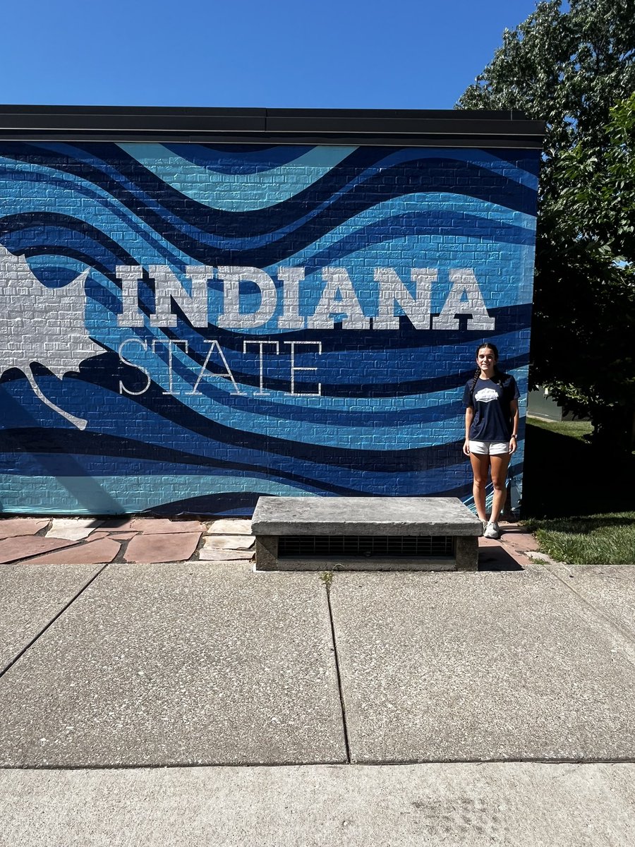 EmmaMiller329's tweet photo. Had a great trip to St. Louis this weekend, and I had the chance to stop at Indiana State and WashU!! Always fun seeing new schools! @Sporting_ECNLRL @bwhs_gsoc @IndStSoccer @WASHUwSoccer https://t.co/PbdK9OUVpU