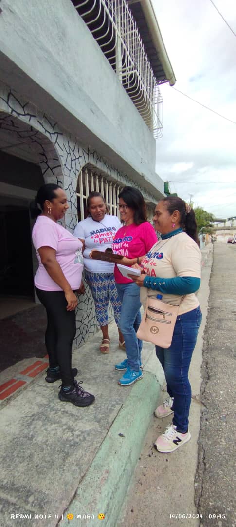 ubchdelatecnica's tweet photo. #VenezuelaYSuGenteBella
#VamosNico
Nuestra UBCH-MFF sigue en la calle con el 1X10 consolidando la victoria popular perfecta del #28Jul de nuestro candidato único @NicolasMaduro Venceremos 💪🚩@Psuv https://t.co/vqLkj1c1cl