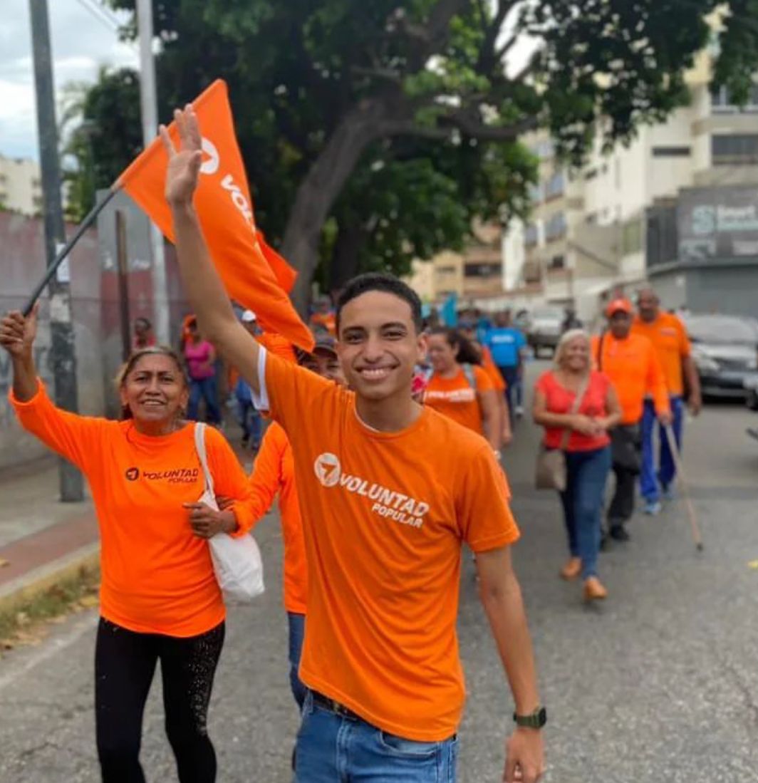 joseriera23's tweet photo. #Urgente Denunciamos la detención arbitraria de nuestro dirigente juvenil del estado Vargas JeanCarlos Rivas (@jeancarlorivasl), Jean es un joven soñador, un activista comprometido con el cambio político en el país. ¡Basta de persecución! Exigimos su liberación inmediata. https://t.co/XTCbvXi7CG