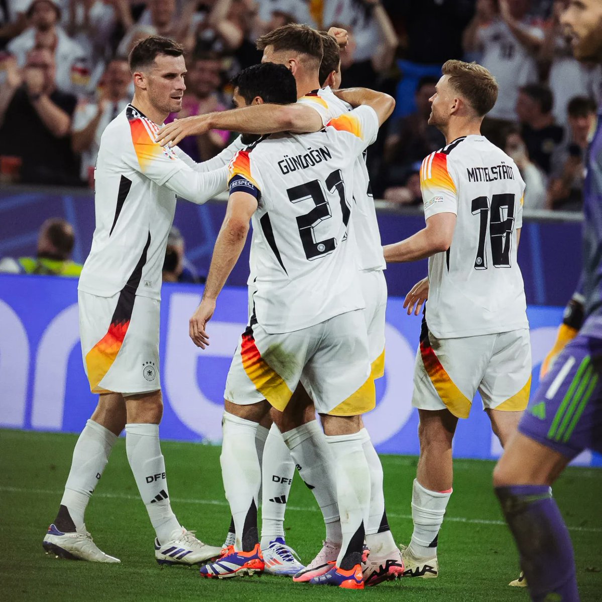 Könnte nicht stolzer auf das Team sein! 🇩🇪💯 Perfekter Start! / Could not be more proud of the team! Perfect start! 🇩🇪💯 <a href="/DFB_Team/">DFB-Team</a>