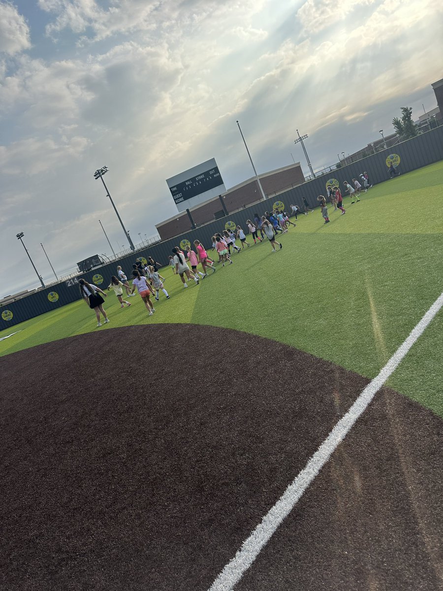 RockHillSBall's tweet photo. We had the best week of Bluehawk Softball camp! So much talent and amazing girls, we hope to see you all at some games next season! Great job to everyone, have a great rest of your summer! 🩵🤍🥎 https://t.co/xWl5xNCVjz