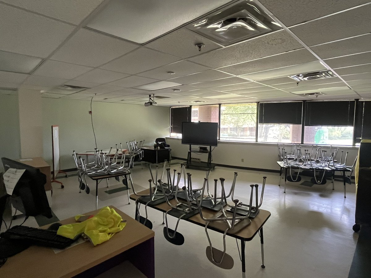 MrPowell20's tweet photo. That’s a wrap! Year 2 of teaching #STEM done! #newroom next year! #STEMinPA #teacher #STEM #STEAMEd #AutismEd #ESL #EnvironmentalEducation #ComputerScience #SEL #CS4CC #AI https://t.co/vZF9cwKQKC