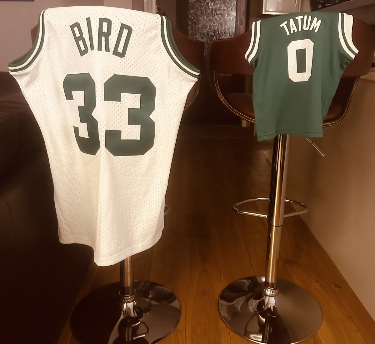 RyanKellyMusic's tweet image. The Two Kelly lads have their jerseys ready for tipoff in Game Four….takes me back to that amazing night in 2008…it’s a bit quieter here tonight with just Frank and I…for now…😳😉🏀☘️❤️