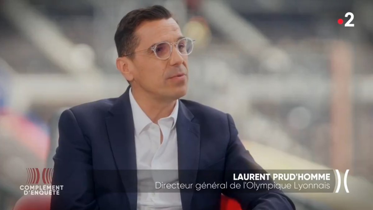 SocialGones's tweet photo. [#DirectionOL] Laurent #Prudhomme hier au sujet de la Mezza Lyon 🗨️

« On va faire une interdiction commerciale [car l'un des deux condamnés a interjeté appel, ce qui est suspensif de la peine].

Ces interdictions sont de 18 mois et elles peuvent être doublées lorsqu’il y a récidive. On en a prononcé plus d’une centaine cette saison à Lyon.

Mais on va être très clair : elles sont inefficaces parce qu’il n’y a pas d’obligation de pointage au commissariat et parce qu’on est incapable de vérifier l’identité de chacun dans les stades.

On n’est pas armé opérationnellement et juridiquement... »

📸 Via Le Progrès et @Cdenquete #TeamOL