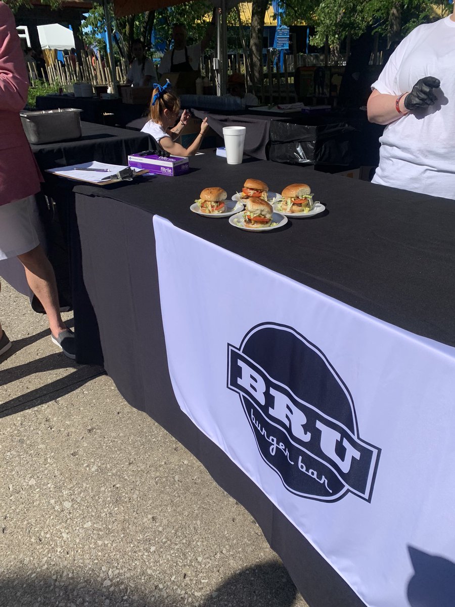 AHardwickWx's tweet photo. The sushi was very good at Modita! We also enjoyed what Bru’s Burger 🍔 Bar had to offer! 😋 @IndyZoob @FOX59 @CBS4Indy #IndyZoob https://t.co/Md8SSPylO5