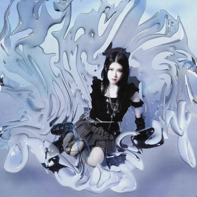 Valknee「Ordinary」をやっと聴く。まさにOrdinaryな若い女性の日常。自らを含めたこの世代をかなり冷静に対象化している。何より日本語のリズムへの乗せ方はこの世代ならではのセンスでおばちゃん勉強になりまくり…。そして美大系フィメールラップはやっぱりストンとハマれる感じがある。 