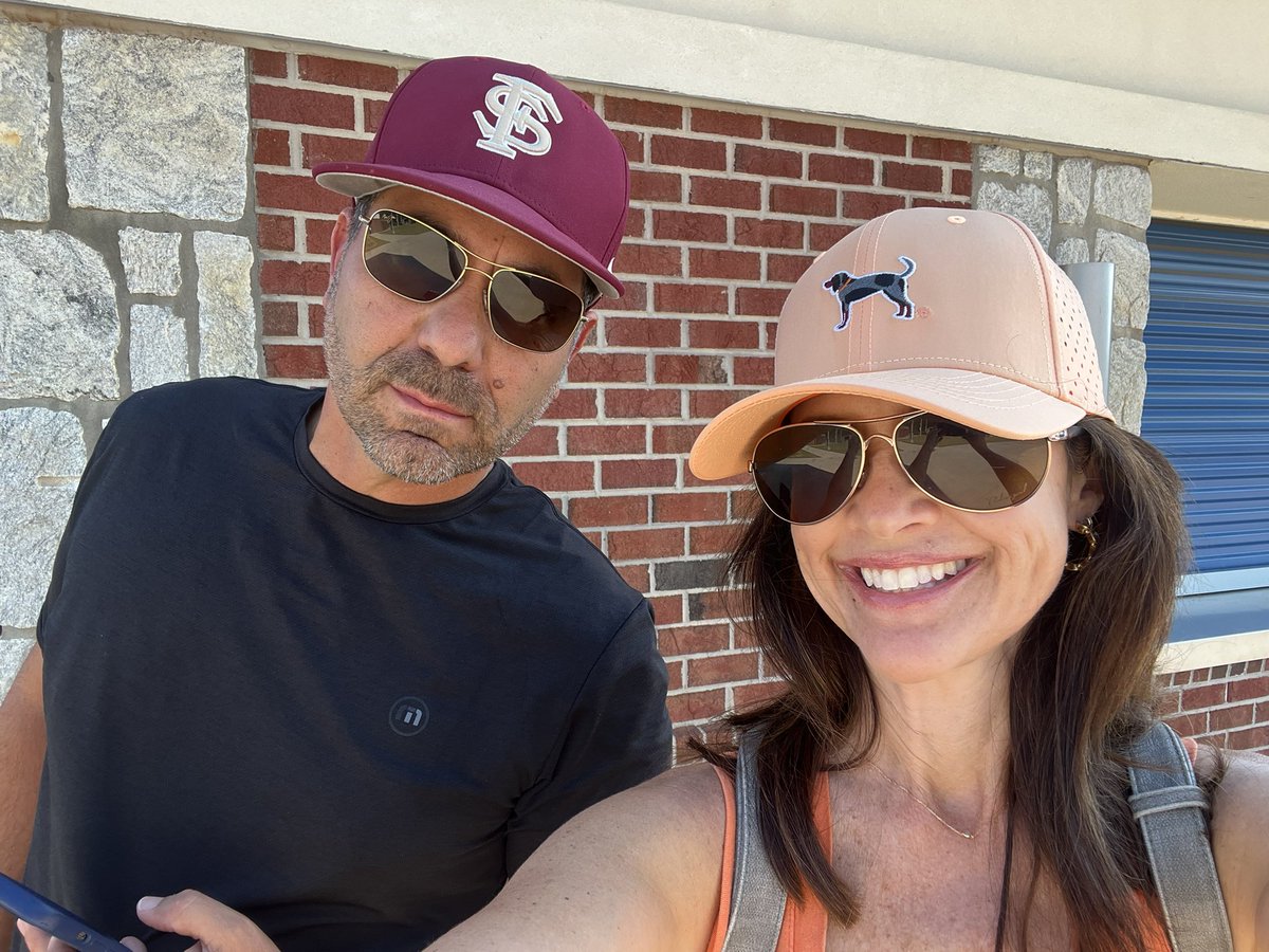 🤍🧡Opposites attract 🧡🤍

Let’s go <a href="/Vol_Baseball/">Tennessee Baseball</a> 

#vols #housedivided #noles
