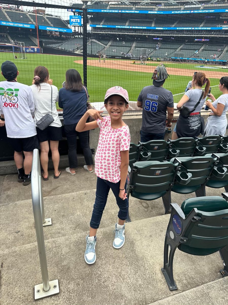 Thanks for the <a href="/Mets/">New York Mets</a> tickets Greg! <a href="/RTSGreen/">RTS Green</a> !! Our raffle ticket winner from <a href="/PS66JKO/">JKO Elementary</a> is enjoying the game!!!! #rtsgreen #fundraiser #letsgomets
