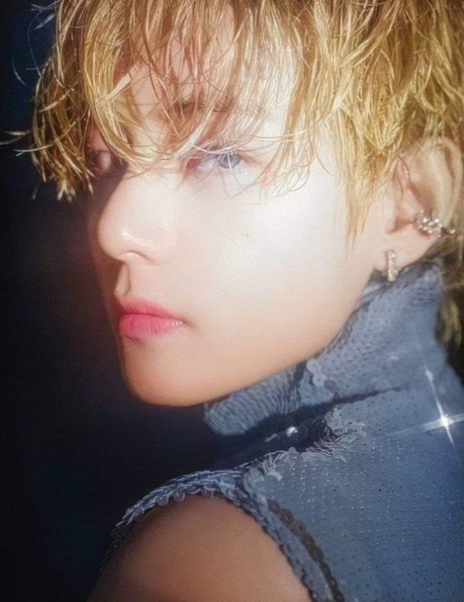 idolroyalty's tweet photo. #TAEHYUNG of #BTS's, despite being in the military, still remains the most popular solo artist in the world, trending as the number one artist. https://t.co/5S8ZspxaCh