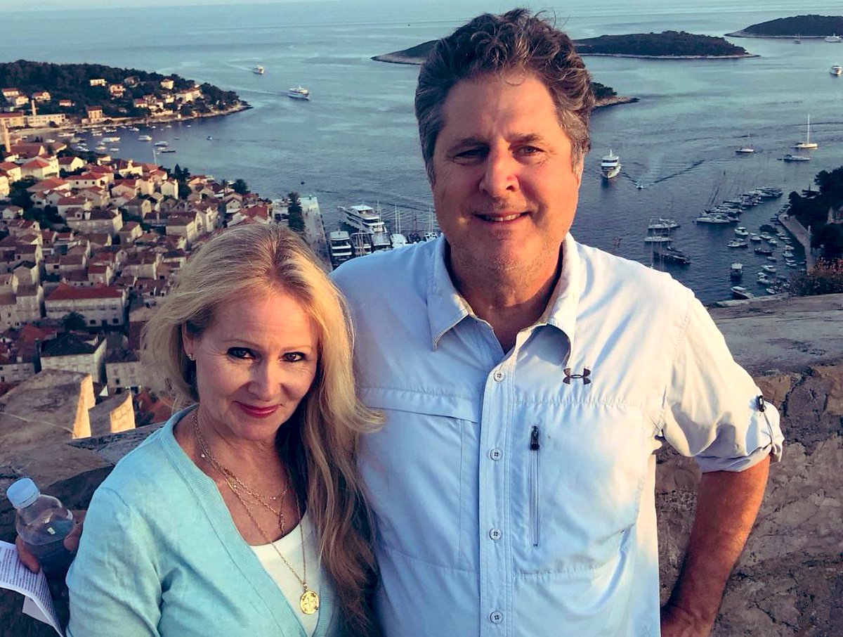 kyleumlang's tweet image. Mike Leach got a law degree from Pepperdine University but right before he took the bar exam he asked his wife “Do you want me to come home miserable &amp;amp; making lots of money or come home happy &amp;amp; not earning as much”?

She told him being happy was more important so he never took it