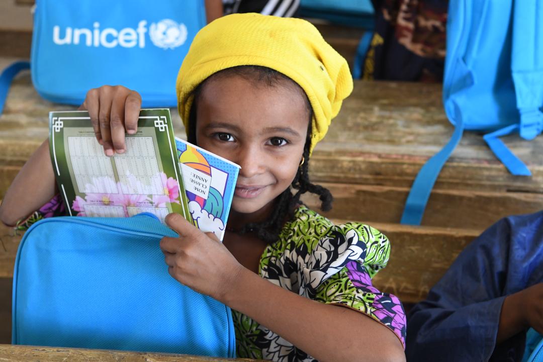 Nous célébrerons ce 16 juin la
#JournéedelEnfantAfricain. Chaque enfant doit pouvoir apprendre à lire et à écrire. L’éducation est nécessaire
pr bien préparer son avenir. Il est donc indispensable que l’accès à l’éducation soit gratuit et obligatoire pour tous.
#RanarYaranAfrica