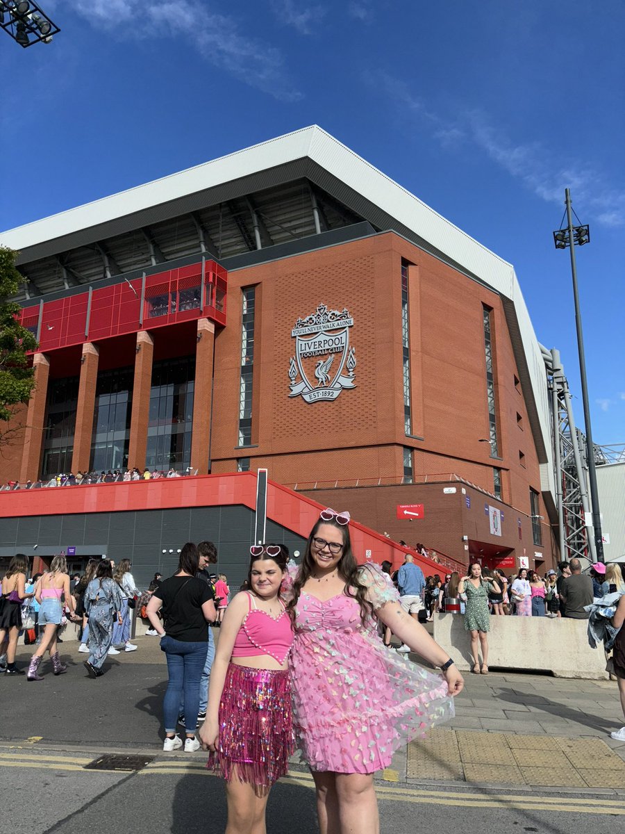 danielle tweet media