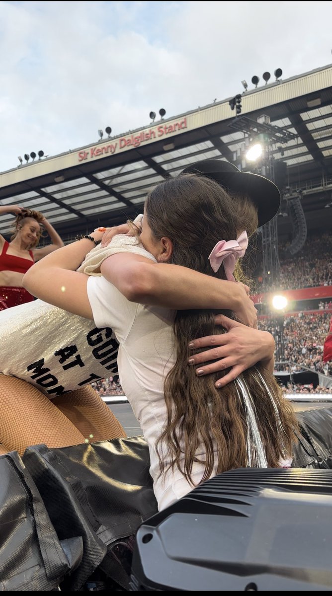 danielle tweet media