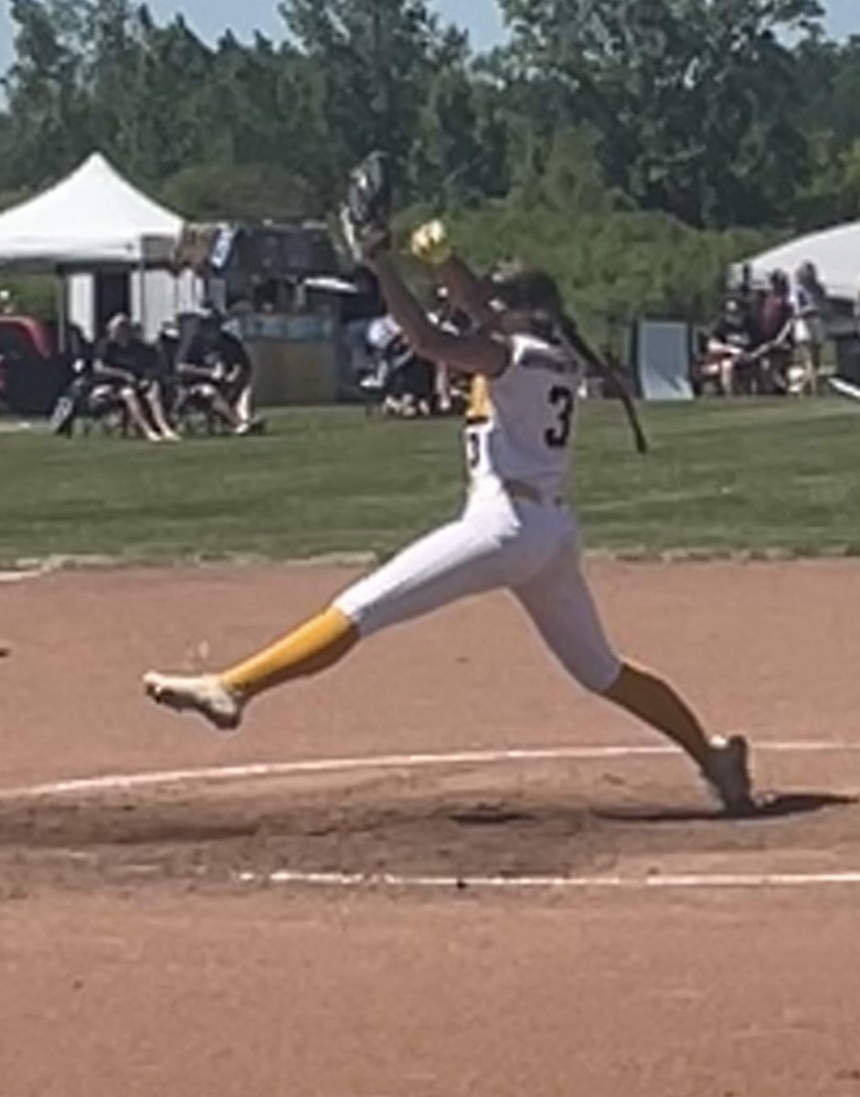 Il Lightning Softball tweet media