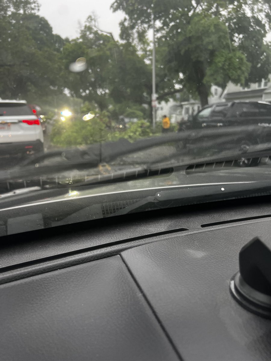 CardiacDrop's tweet photo. Flash flood and a hardcore tropical storm and heavy winds blowing into town… trees everywhere.
#Boston #MetroBoston #StormEvent 🌧️⚡️☔️ ⛈️ 🌳
My wife took the photos on way home from work. https://t.co/gmP2mmHaeh