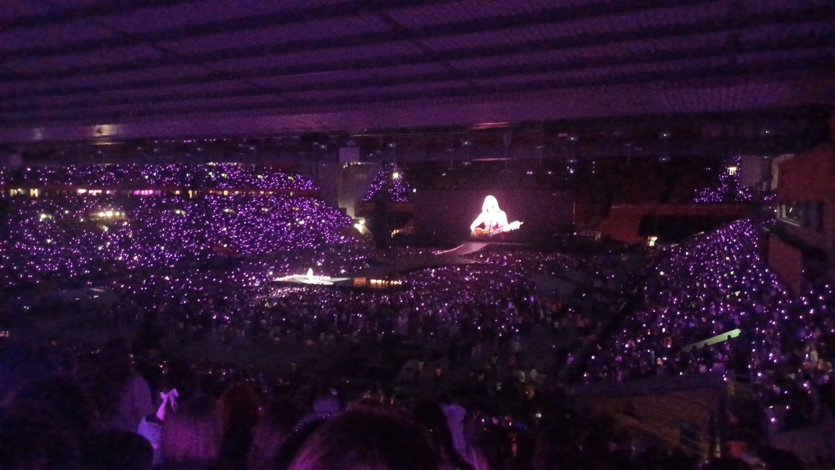 holly💌🪱 SAW TAYLOR!! tweet media