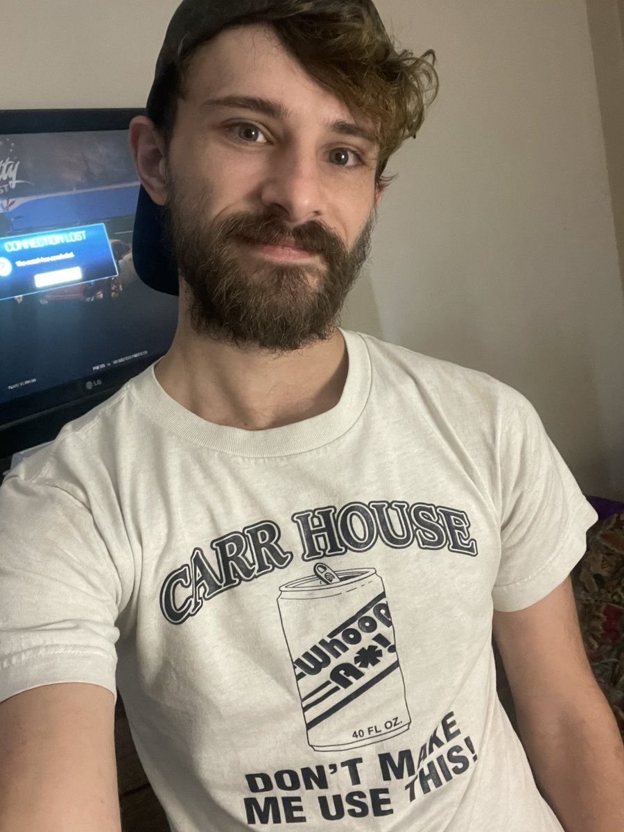 I’ve been told women don’t approach me because I look like a fUckboy. Which I guess is true. Just not the way they think. I’m loyal I just like to fUck boiiiii 😜😜😘😘